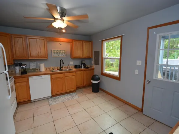 N22W28789 Oak LANE, Pewaukee, WI 53072