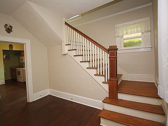 5th image of 3727 Round Hill Ave NW