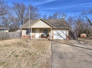 1406 W Brooks St, Claremore, OK 74017