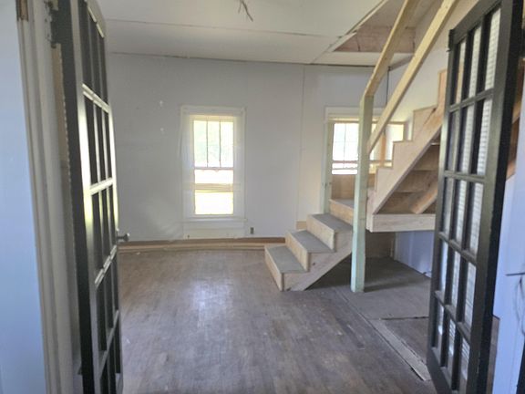 5th image of 700 Spruce Street