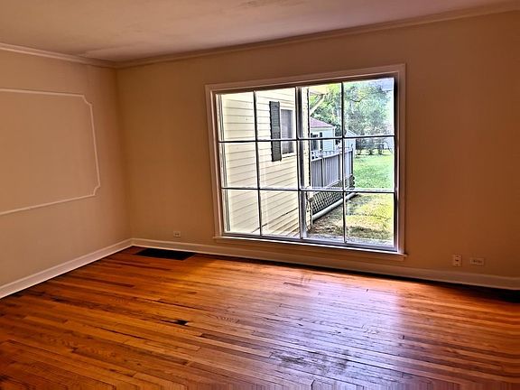 2nd image of 119 Mariposa Ave