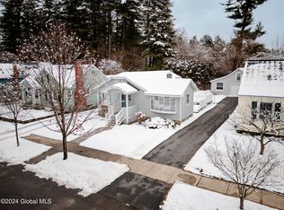 10 Ritchie Pl, Saratoga Springs, NY 12866