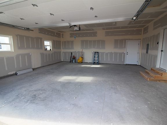 2nd image of 600 Mountain View Dr