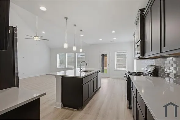 5 bed, $4,125 — Photo 4