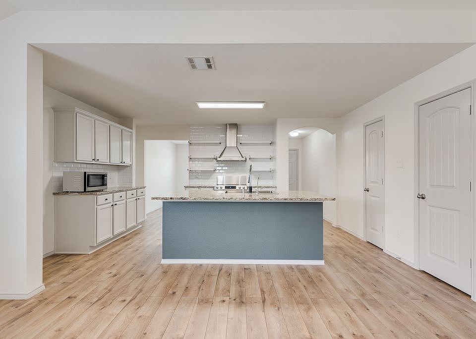 1st image of 1123 Garnet St
