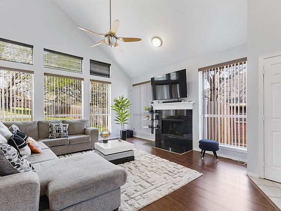 2nd image of 1031 Park Ave