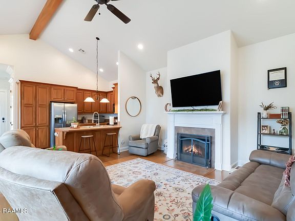 5th image of 100 Floridian Ln