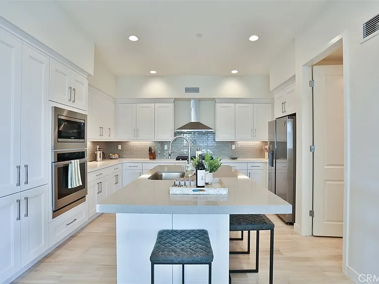 1529 Doheny Way — Photo 15