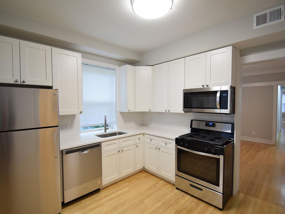 1st image of 4111 N Francisco Ave #1