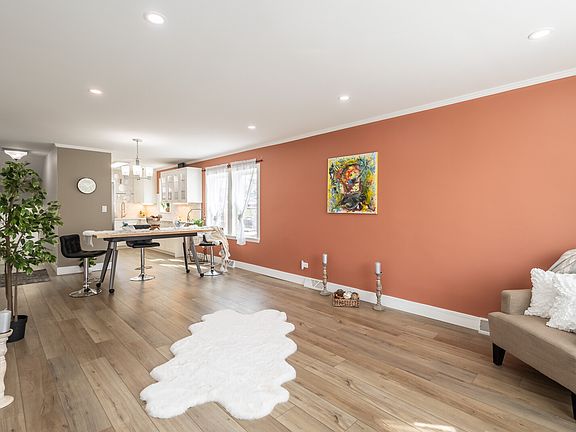 3rd image of 5131 N Mulligan Ave