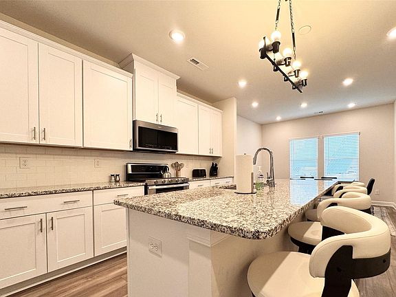 5th image of 4513 Millennium Ave