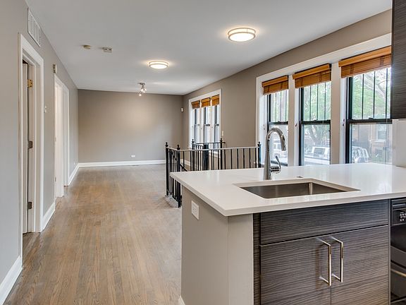 4th image of 2637 W Wellington Ave #1W