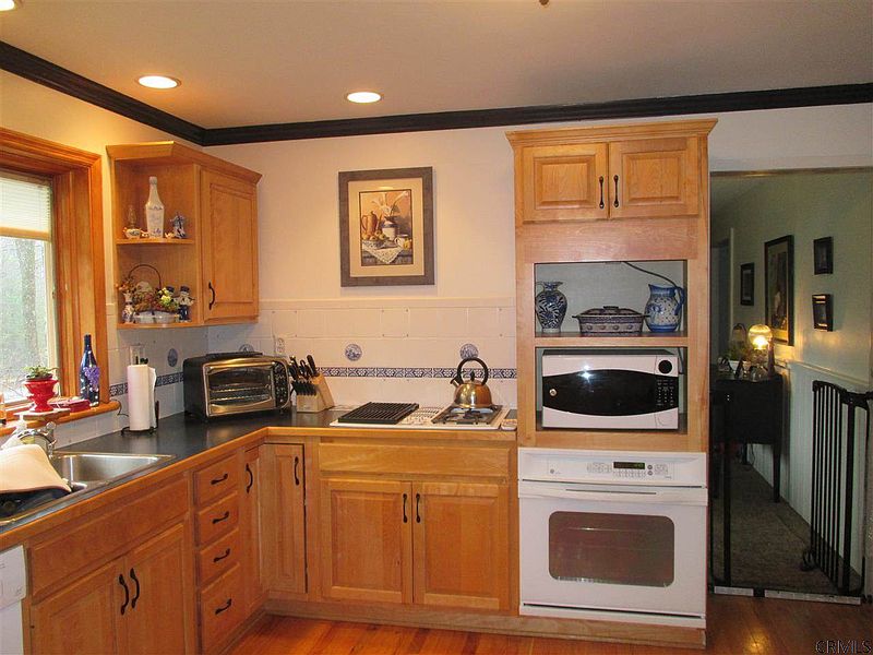 3rd image of 1287 WHITESIDES Road