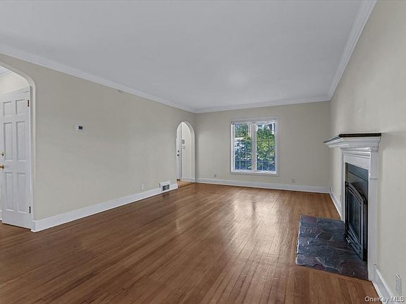 5th image of 2 Amherst Road E