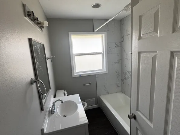 1748 Media Dr, Bowling Green, KY 42101
