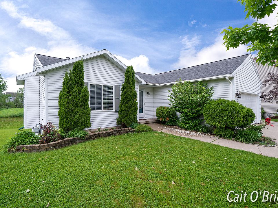 1st image of 415 Tallgrass Dr NE