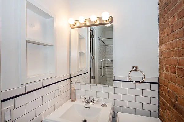 Rented by Harlem Lofts | media 23