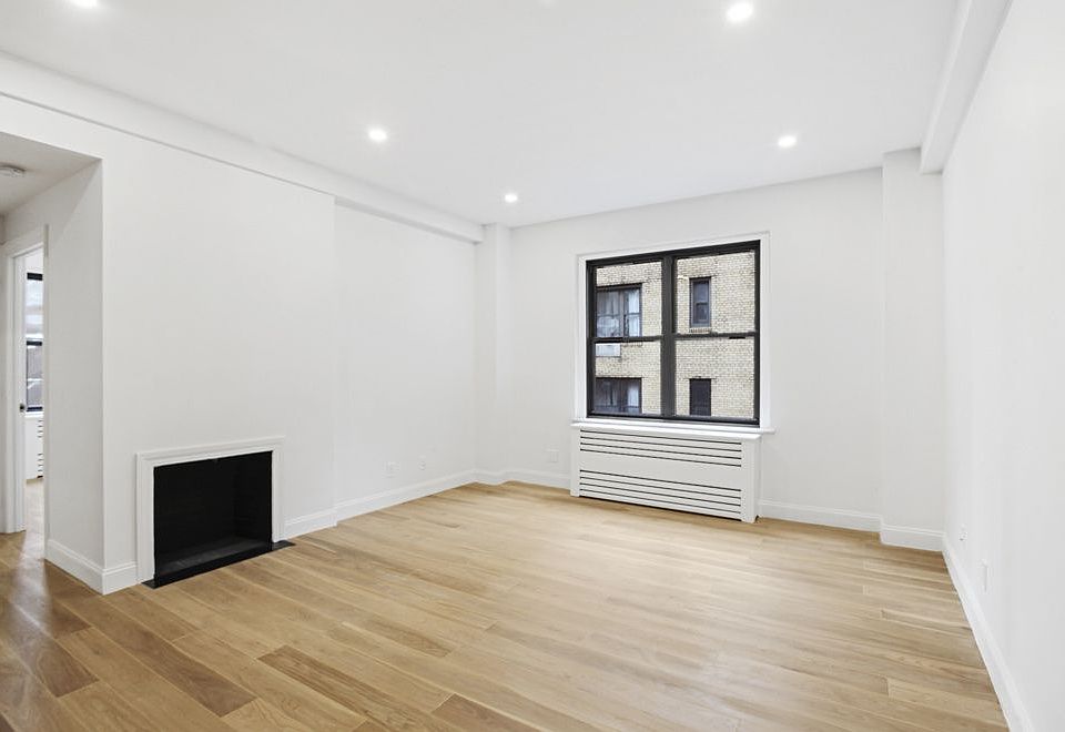 1st image of 160 E 48th St APT 15E
