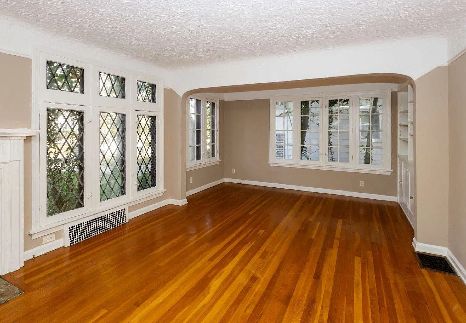2 bed, 1.0 bath, 1027 sqft, $1,295 — Photo 2