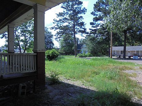 5th image of 209 W College St