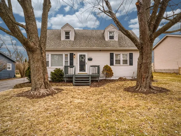 1221 Flower Hill Dr, Lowell, IN 46356