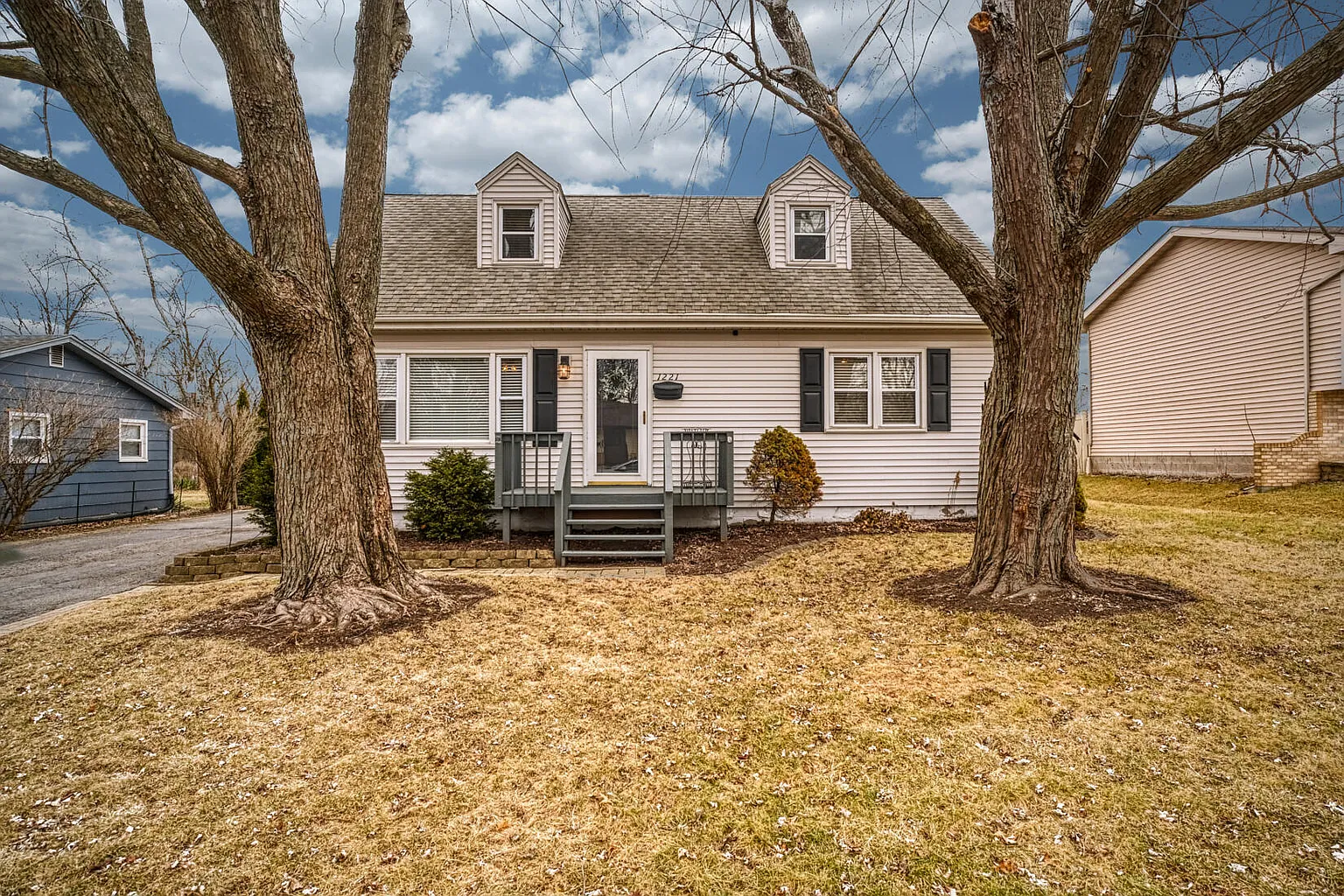 1221 Flower Hill Dr photo 1