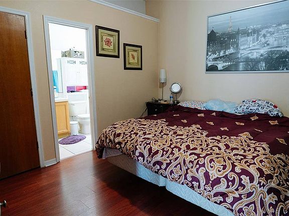 3rd image of 151 Bluebrook Ct