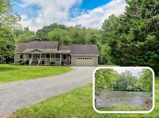 765 River Oaks Dr, Hayesville, NC 28904