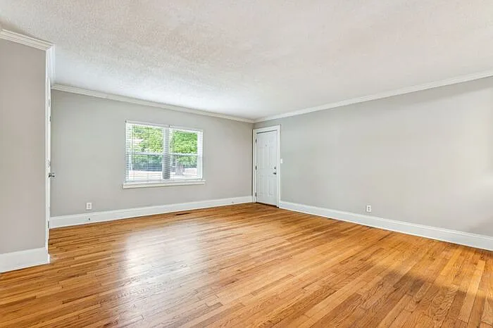 Building Photo - 512 Mahaley Ave #2