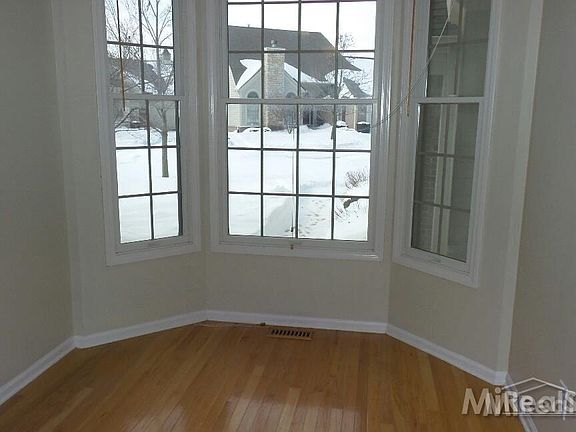 5th image of 16966 Lochmoor Cir W #26
