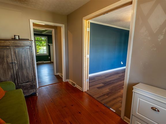 4th image of 809 Ridgecrest Way