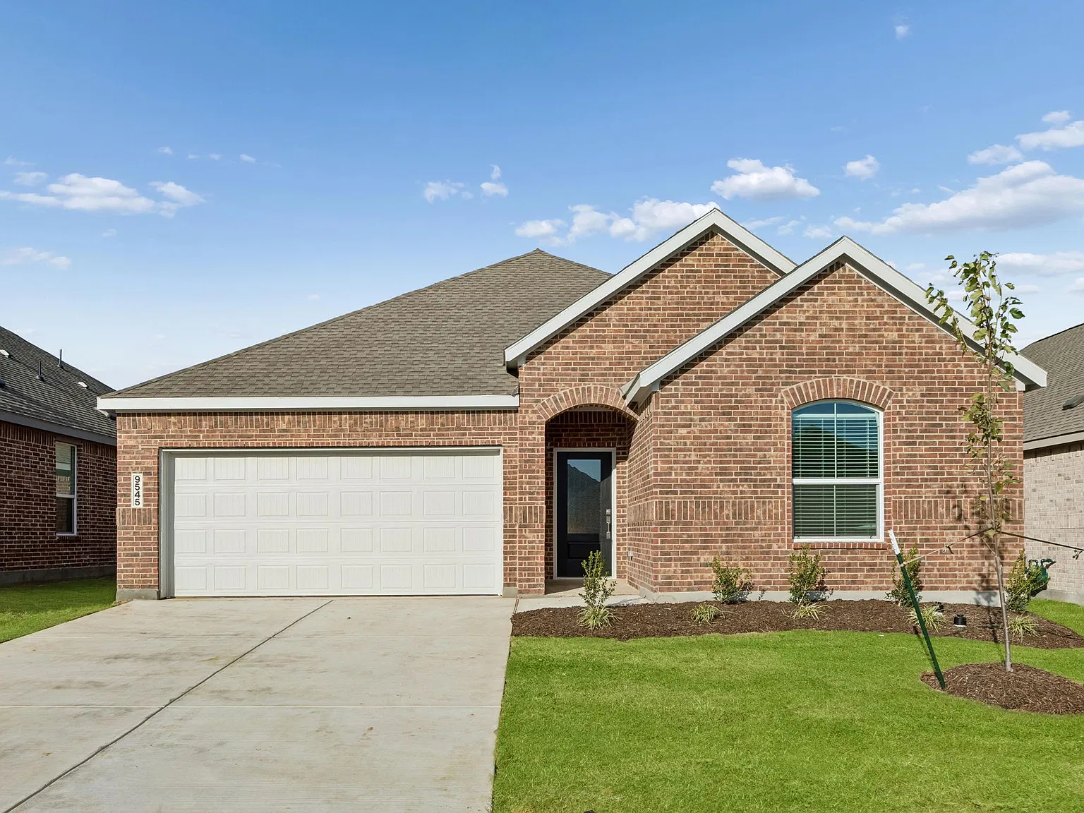 4 bed, 2062 sqft, $2,500 — Photo 2