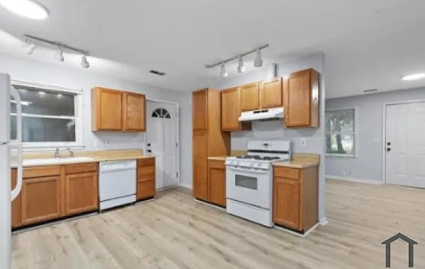 3972 Sullivan St #1 — Photo 8