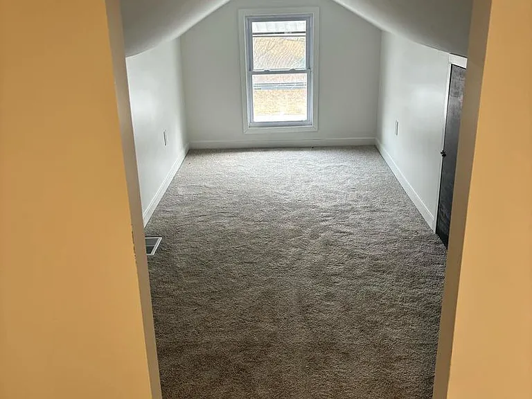 1019 S Broadway — Photo 18