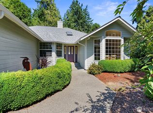 20724 Geraldcliff Dr NE, Indianola, WA 98342