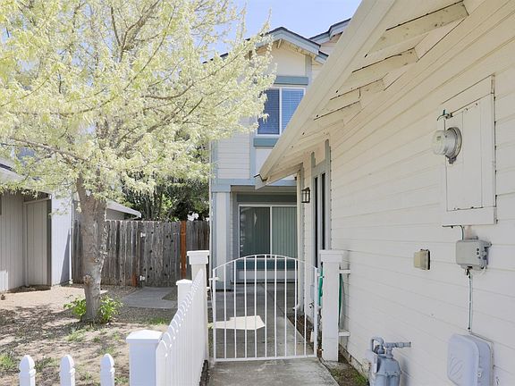 3rd image of 830 Cameron Ct