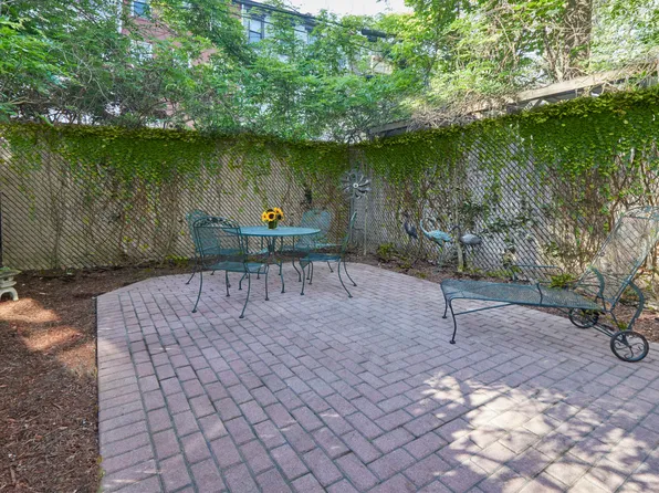 246 Gates Avenue image 9 of 19