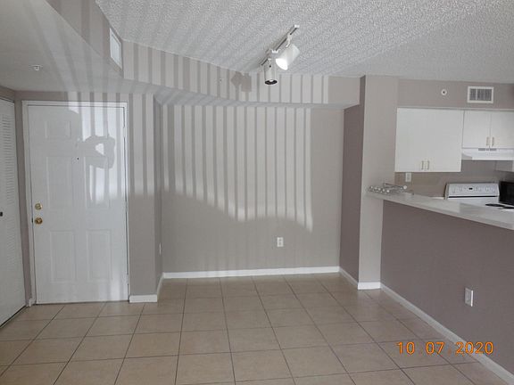 3rd image of 7832 Sonoma Springs Cir