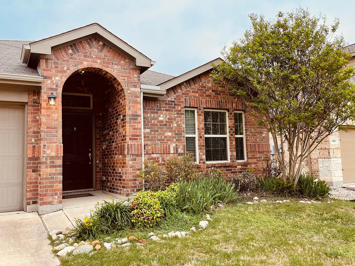 Building Photo - 1112 Nocona Dr