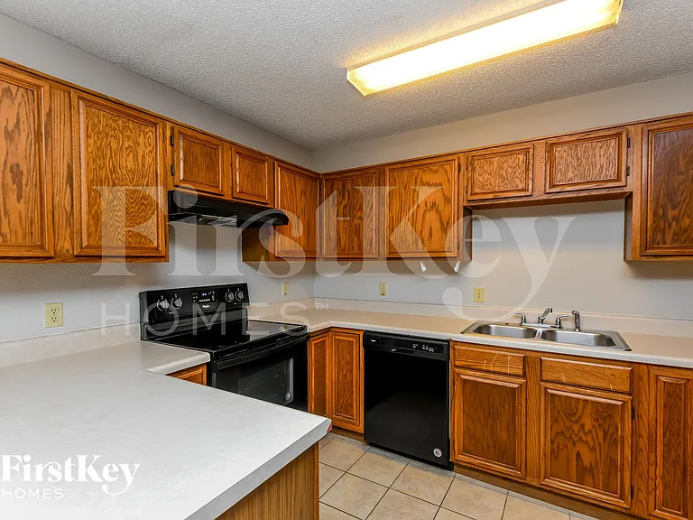 10913 Ives St — Photo 10