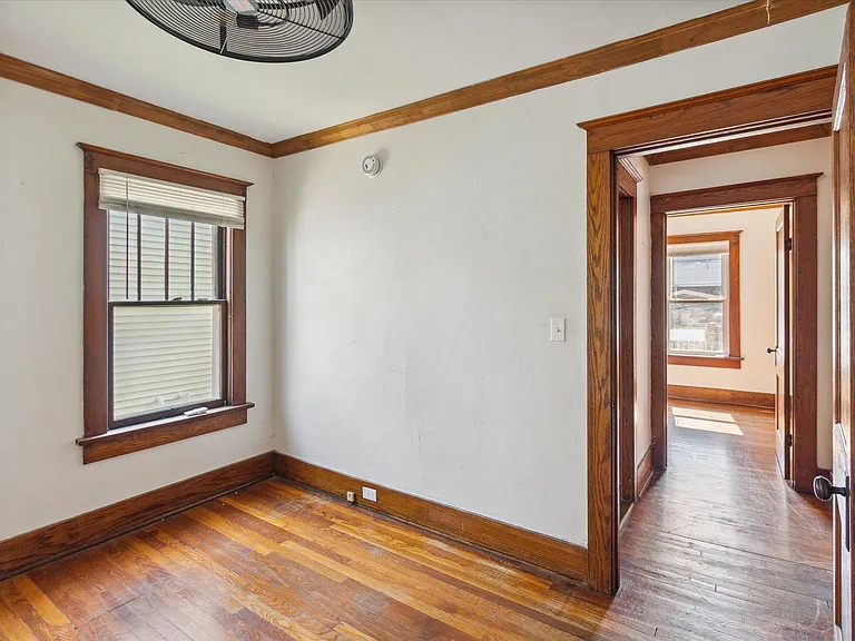 112 E Center St — Photo 2