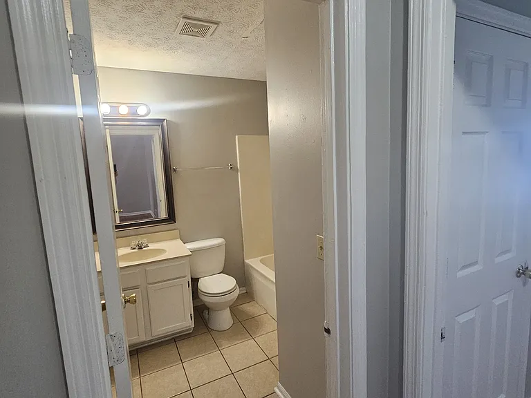 214 S Keeneland Dr #B — Photo 4