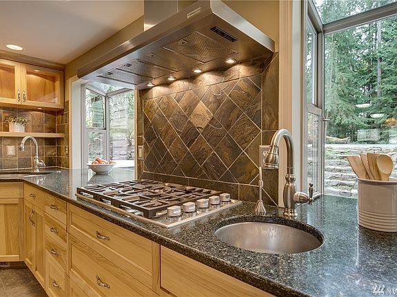 5th image of 20421 NE 41st St