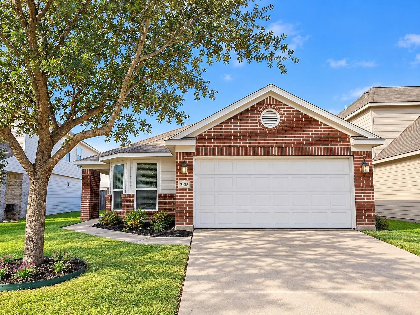 3 bed, 2.0 bath, 1730 sqft, $2,000 — Photo 2