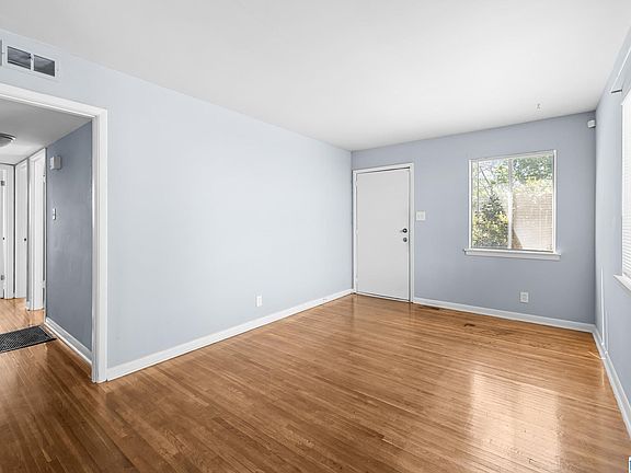 3rd image of 4401 41st Pl N