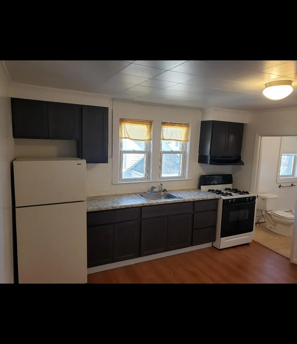 76 Friend St — Photo 2