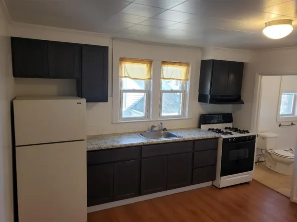 76 Friend St #5, Amesbury, MA 01913