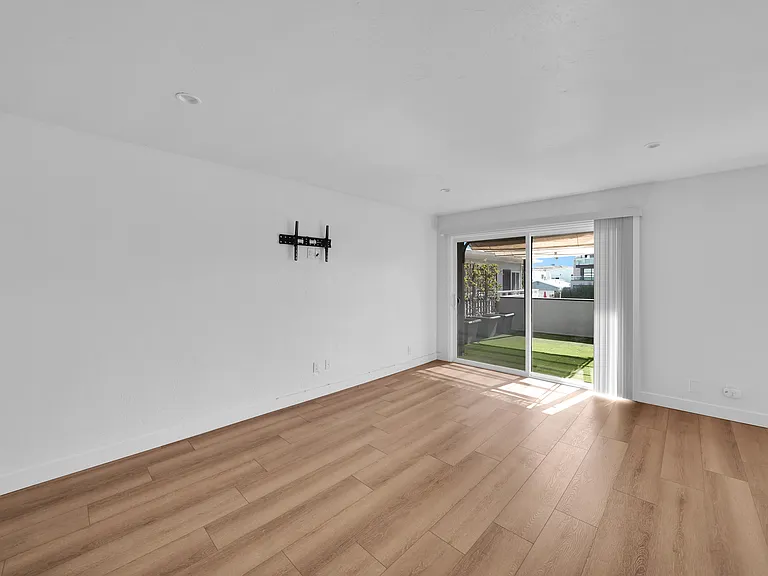 1024 W Balboa Blvd #C — Photo 6