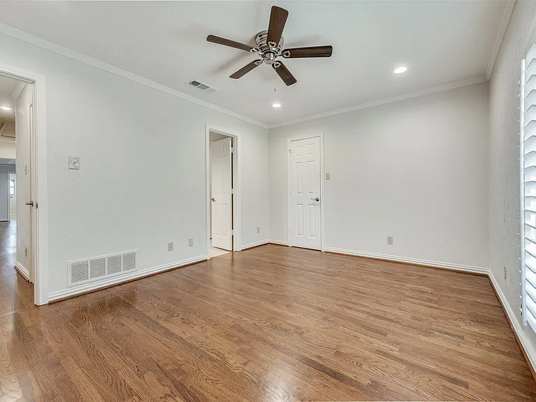 Secondary bedroom