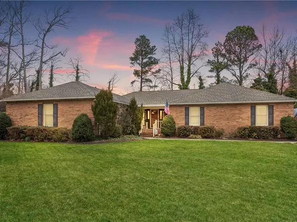 14 Valmoore Dr, Poquoson, VA 23662